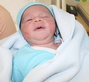 Мать, раненная от артиллерийского удара, радовался, но с другой стороны, грустела от отсуствия мужа, детей и родных. 