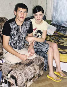 Красавица бросила все, чтобы стать женой инвалида