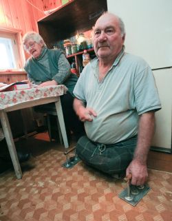 В Ленобласти безногий инвалид-блокадник после пожара уже пять лет живет в хлеву