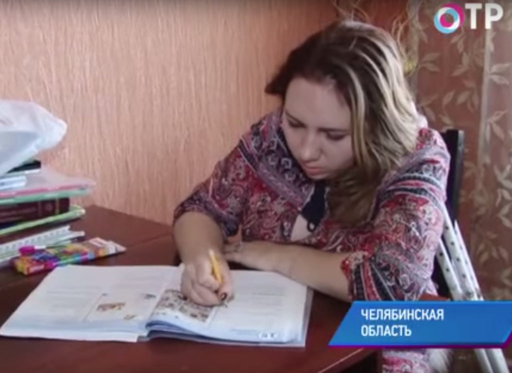 Молодому учителю английского языка Елене Сониной необходим протез ноги