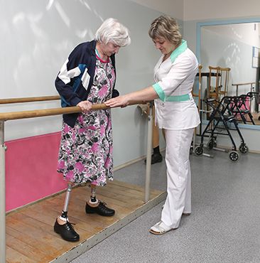 Как в Ярославле заново учат ходить пациентов, потерявших ноги