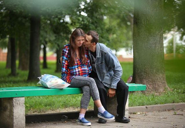 Девушка, оставшаяся без рук после нападения собаки, вышла замуж