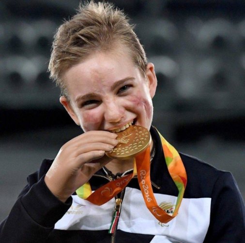 19-летняя итальянка, у которой ампутированы все конечности, выиграла золото в фехтовании