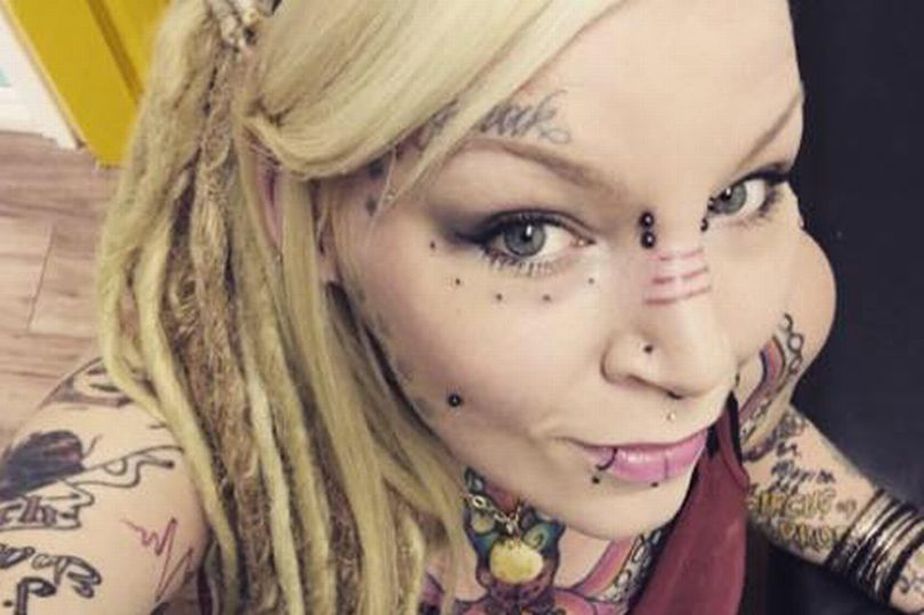 Женщина отрезала свой мизинец, а затем хвасталась об этом на Facebook