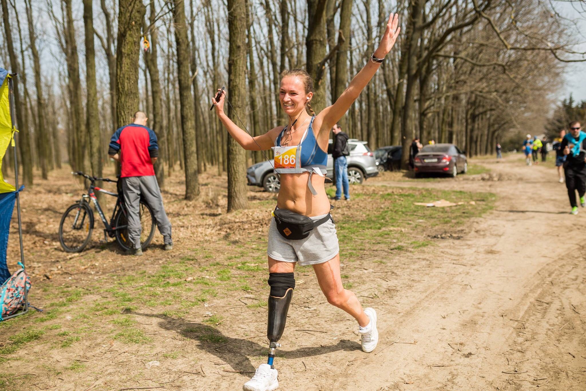 Протез, на котором я сейчас, не предназначен для бега, он жесткий, и каждое приземление — удар в кость