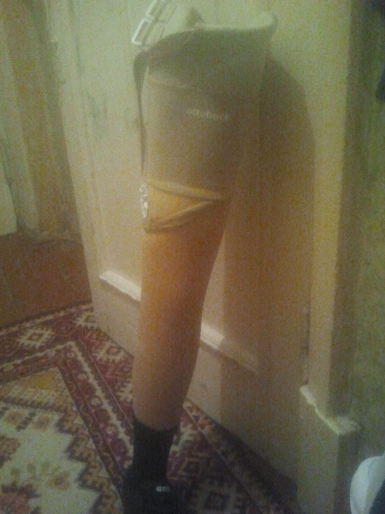 Продаю новый протез левого бедра