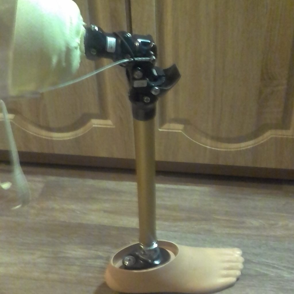 Продам протез бедра