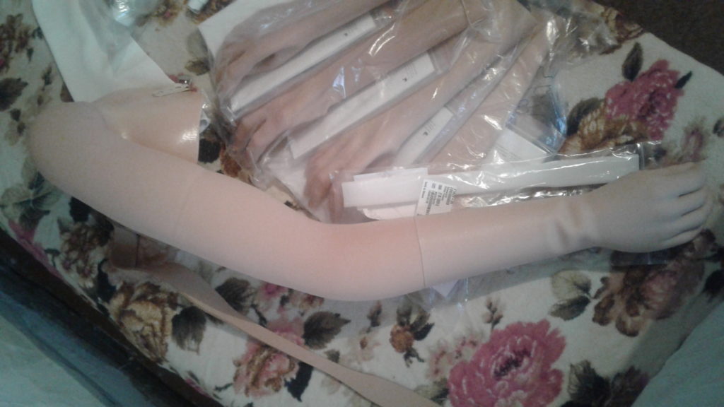 Протез правой руки после вычленения плечевого сустава