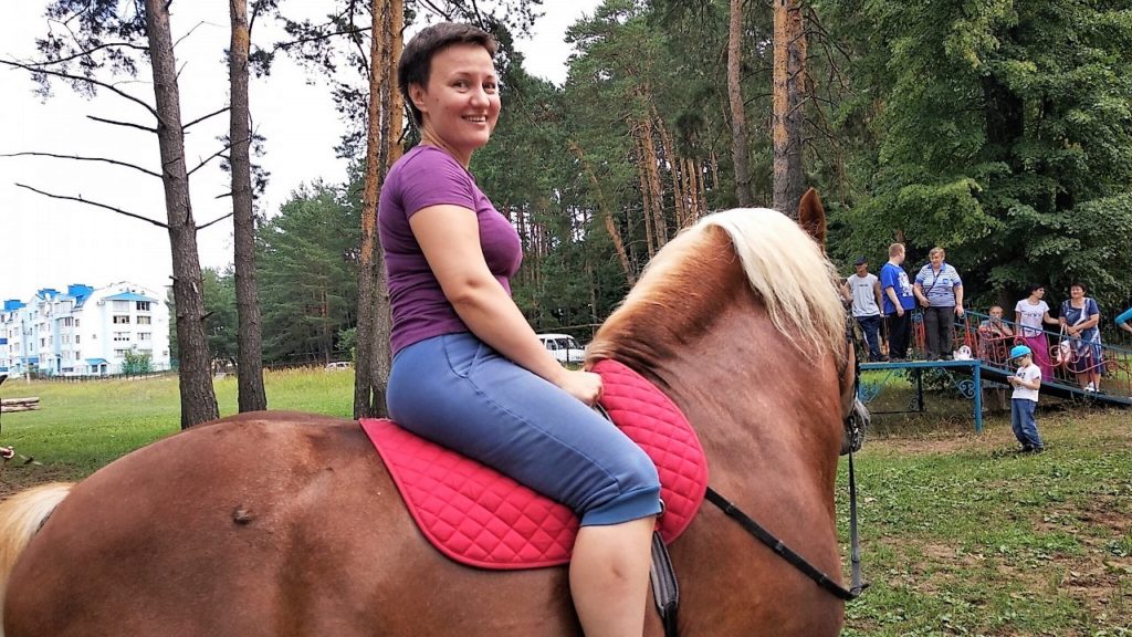 Красавица с протезной ногой