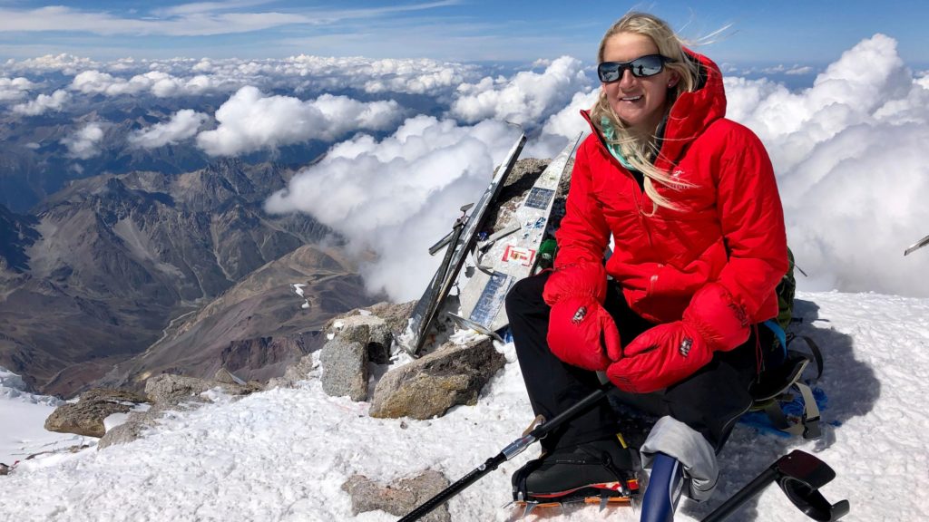 Женщина-ампутант (и бывший морской пехотинец США) надеется вдохновить молодых женщин — взбираясь на Эверест
