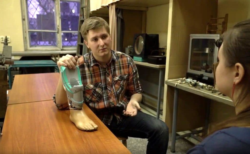 В России создали  доступный по цене бионический протез ноги