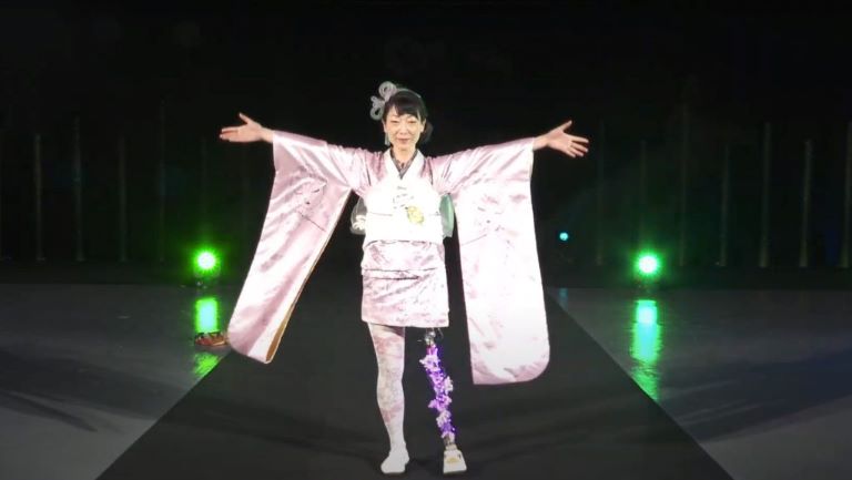 “Amputee Venus Show”