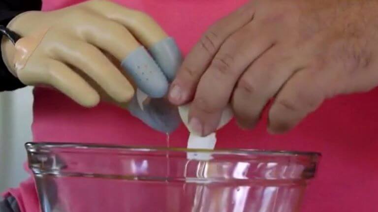 Искусственная рука, которая чувствует