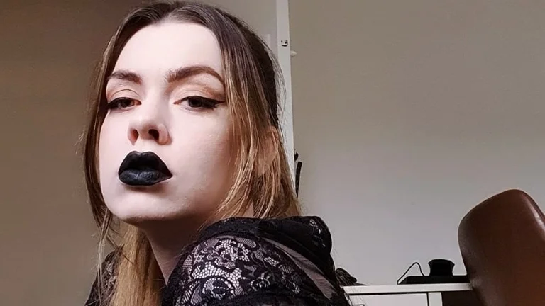 Модель-ампутантка