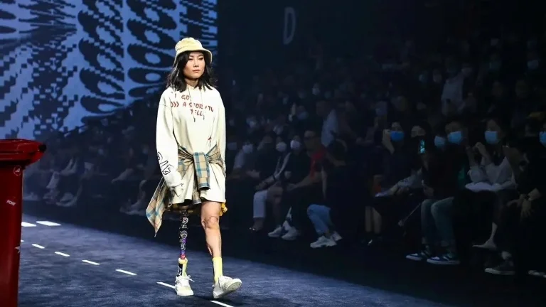 Модель-ампути из Китая