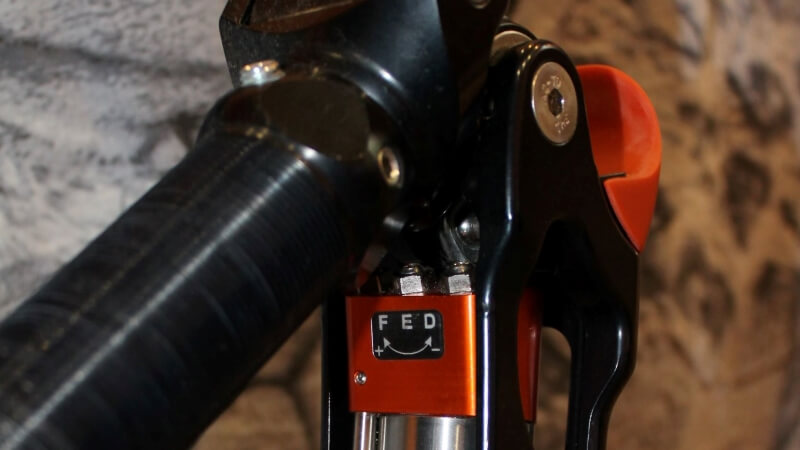 Протез бедра левый с коленным модулем 6H24