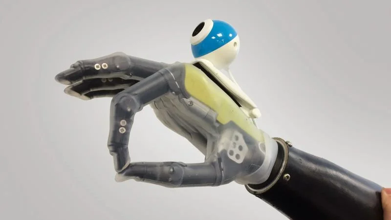 Протез руки который видит