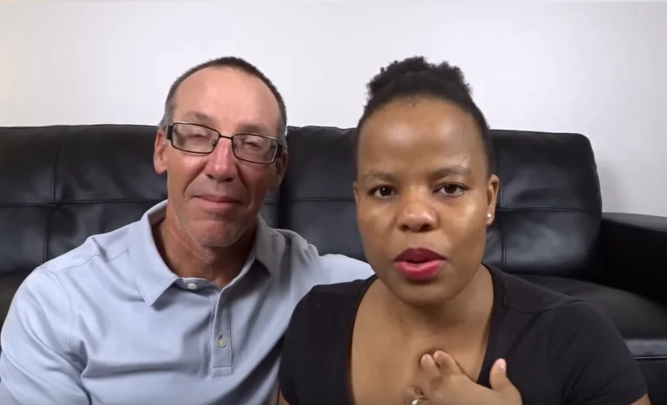 Нео — двусторонняя ампутантка выше колена