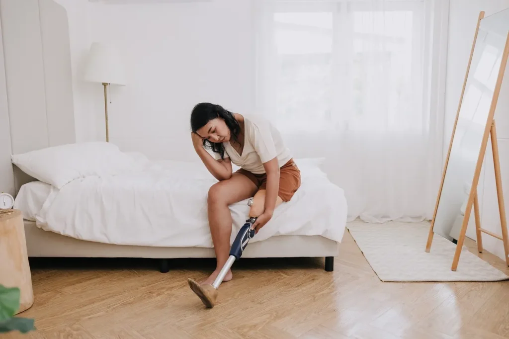 Можно ли спать с протезом ноги?