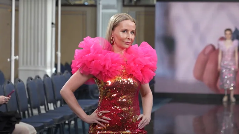 Модный показ с участием моделей на протезах.