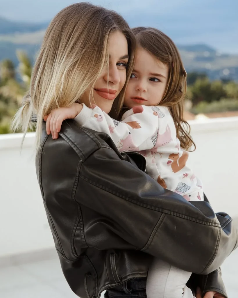 Нина с ребёнком