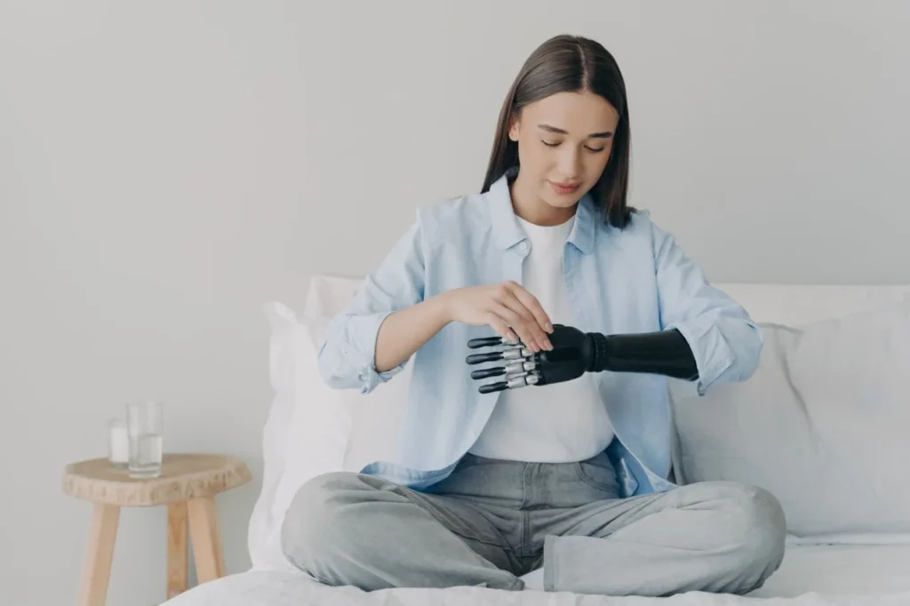 Что такое бионическая рука и как она работает?