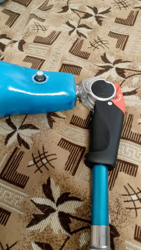 Протез бедра с гидравлическим коленом (влагостойкий, правый)