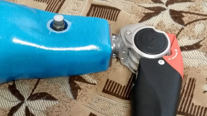 Протез бедра с гидравлическим коленом (влагостойкий, правый)