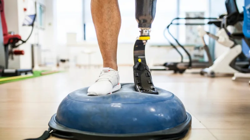 Упражнения на равновесие для людей с ампутированными нижними конечностями